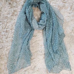 Teal scarf with white dots pattern